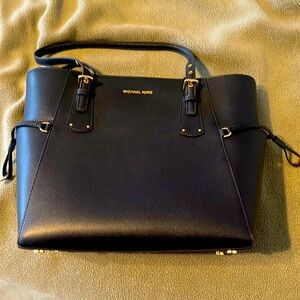 Michael Kors Voyager Tote